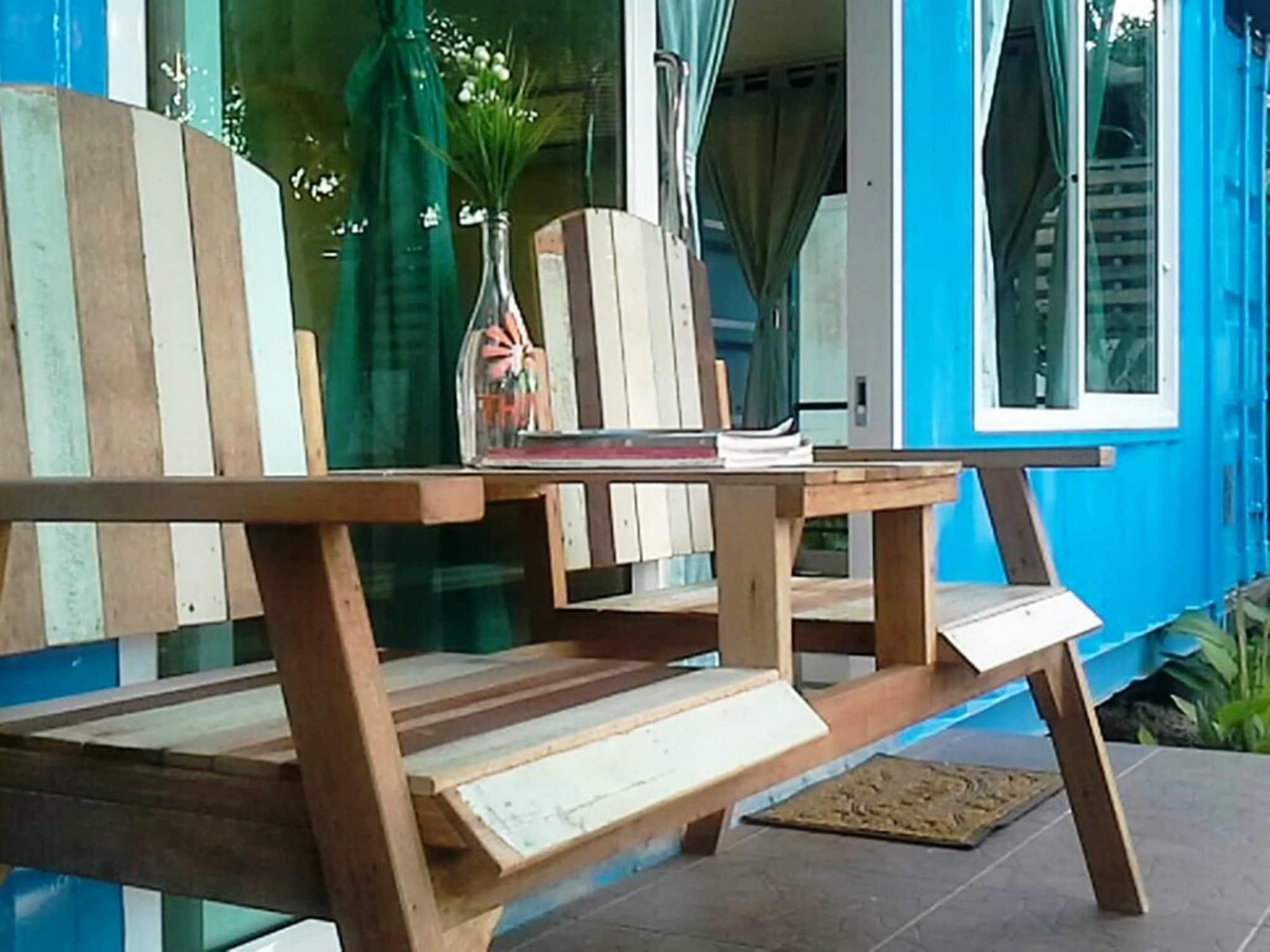 リパノイ シンク ＆ レトロ カフェ リパ ノイ サムイホステル エクステリア 写真